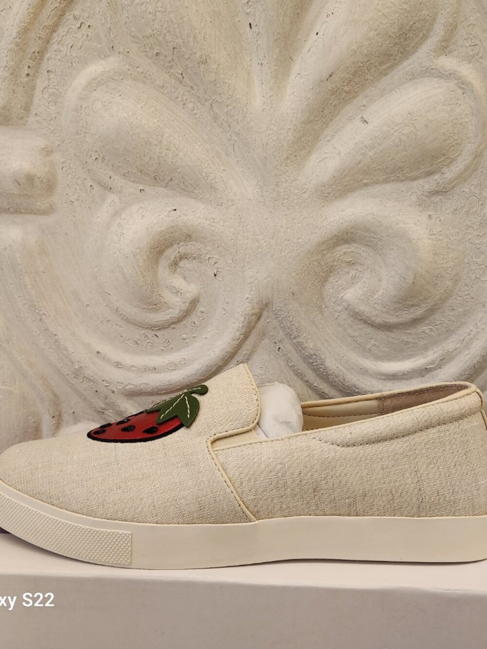 Katy Perry "The Kerry" Canvas Strawberry Slip In Sneakers. Nib. Size 8.5 — image 2 of 8
